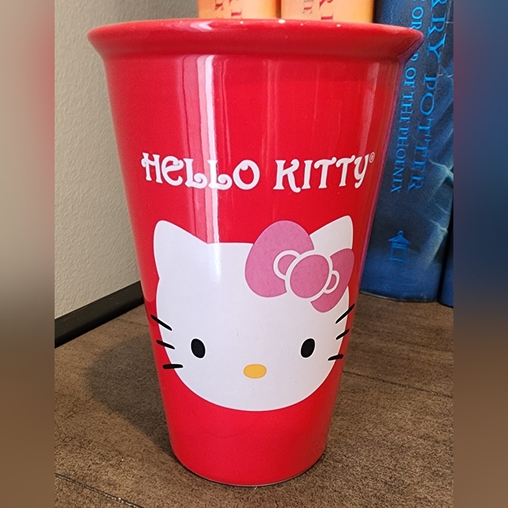 Hello Kitty travel mug - no chips or marks- no lid - great condition